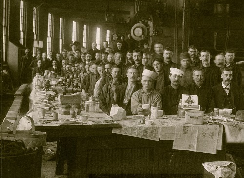 <p>Union Pacific employees celebrate Thanksgiving, 1903, with a feast in the Council Bluffs, Iowa, roundhouse. Pictured behind the newspaper covered tables are locomotive No. 1707 and No. 1710.</p>

